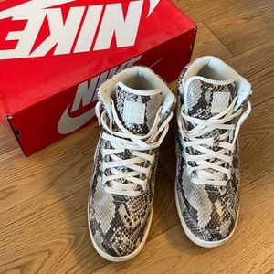 Nike Air Python PRM (Men’s sneakers in size 9.5)